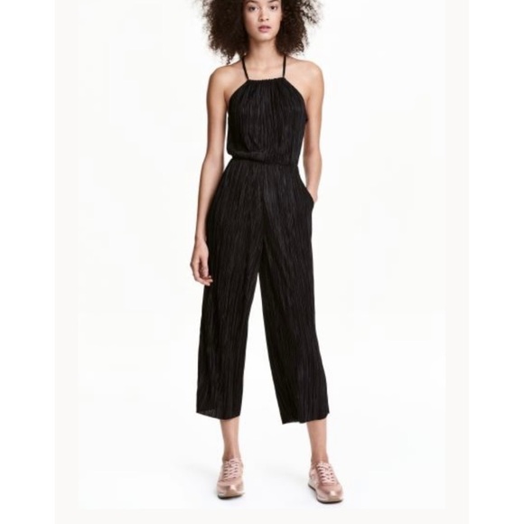 𝅺H&M Divided Pleated Jumpsuit Ruffle Halter Women’s Size 4 Wide Leg - Picture 1 of 10